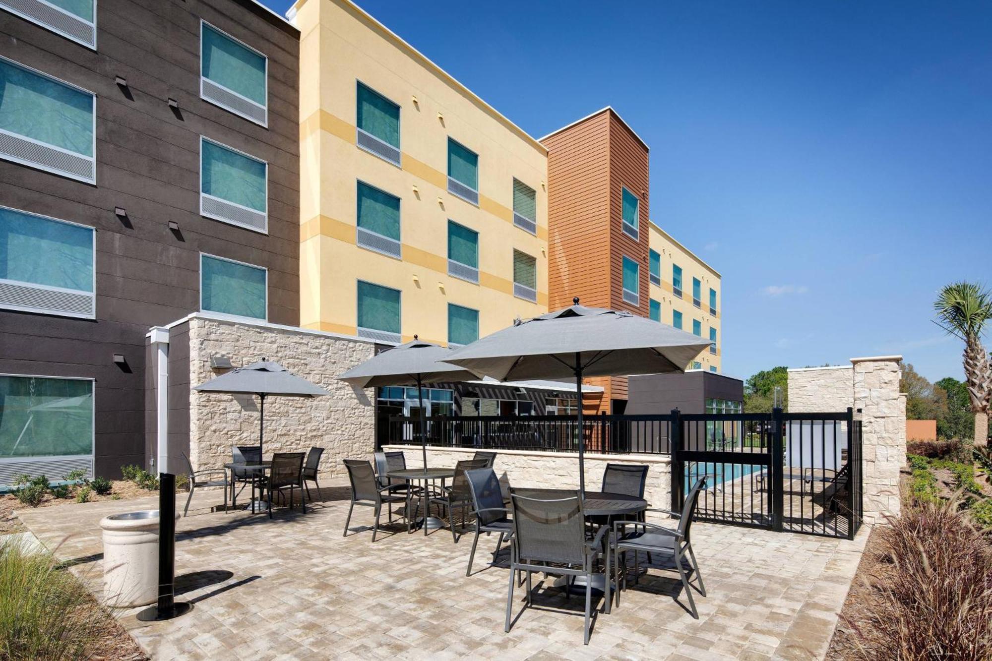 Fairfield Inn & Suites By Marriott Tampa Уэсли-Чепел Экстерьер фото