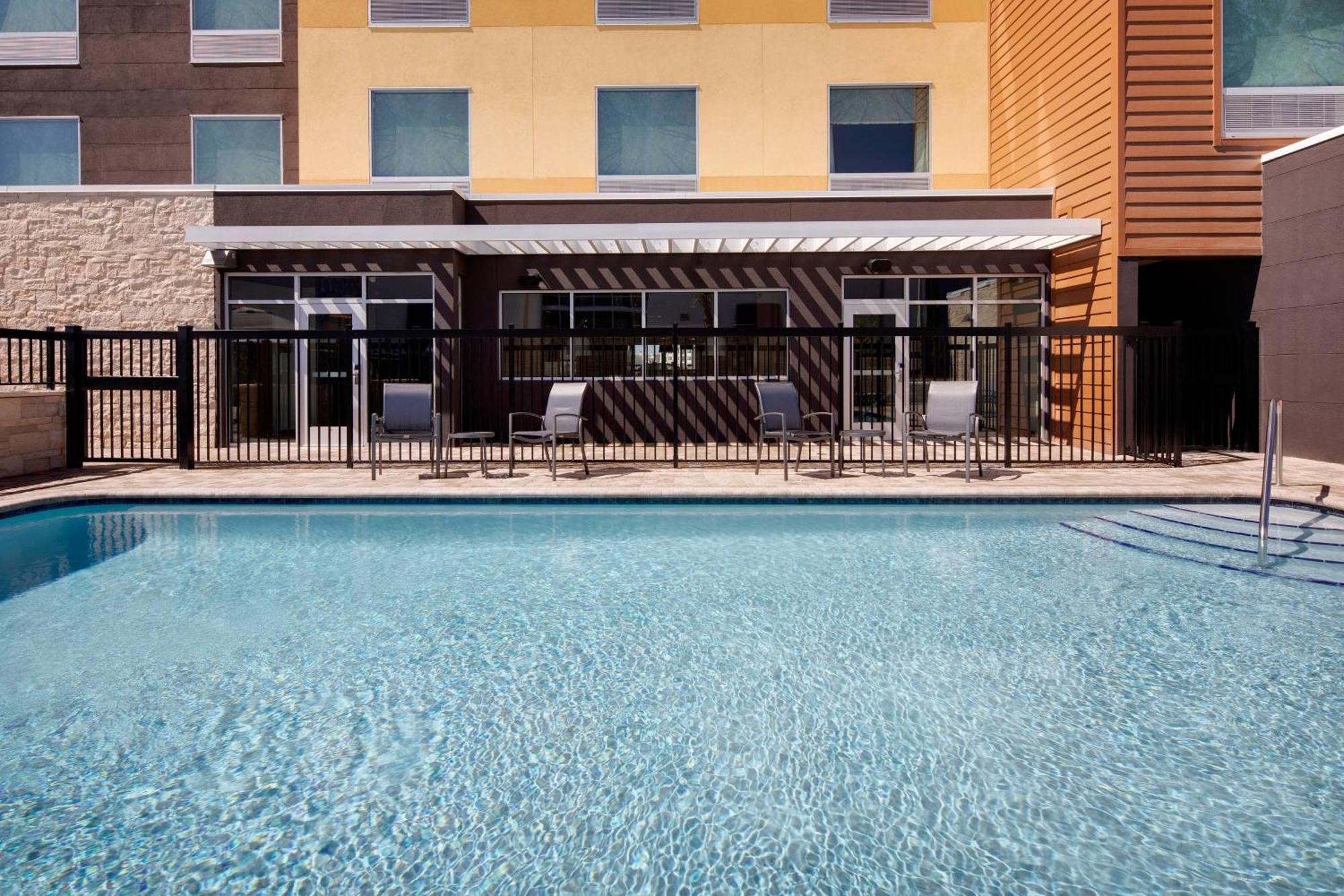 Fairfield Inn & Suites By Marriott Tampa Уэсли-Чепел Экстерьер фото